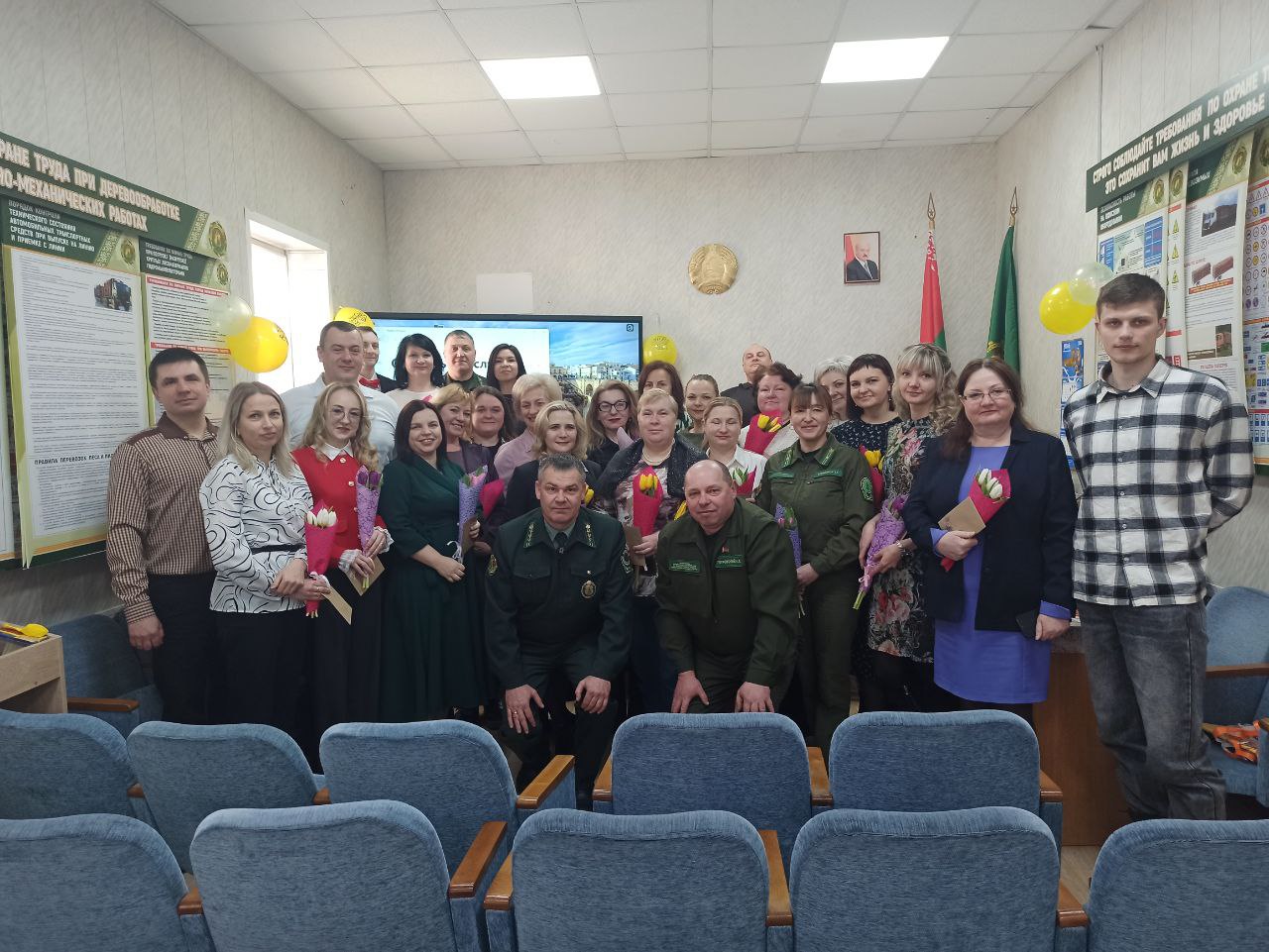 Дорогие коллеги! От всей души поздравляем вас с чудесным весенним праздником — 8 Марта!