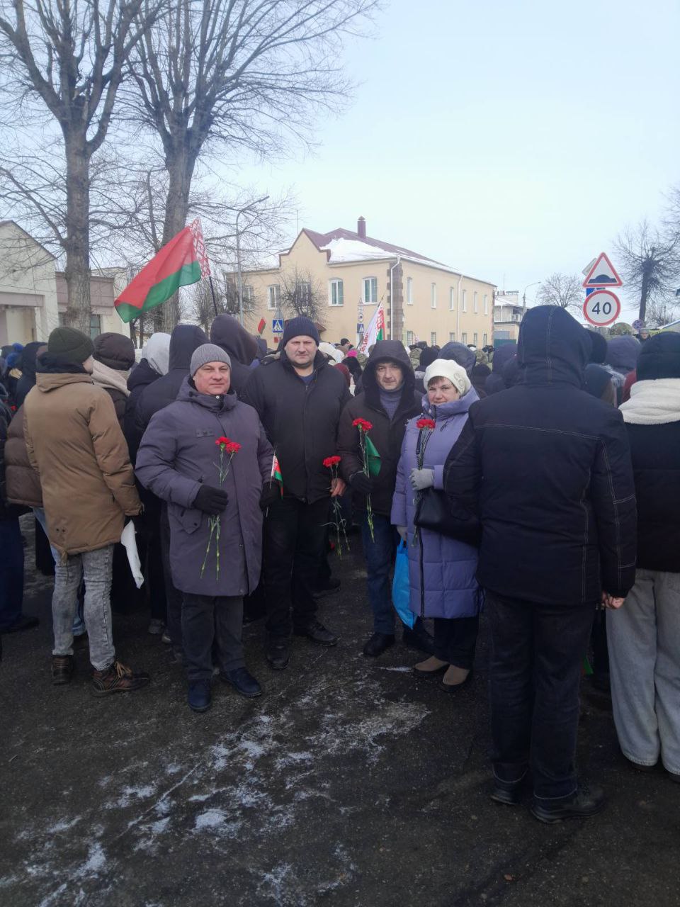  15 февраля в Сморгони прошел митинг ко Дню памяти воинов-интернационалистов в котором приняли участие руководство и специалисты Сморгонского опытного лесхоза.