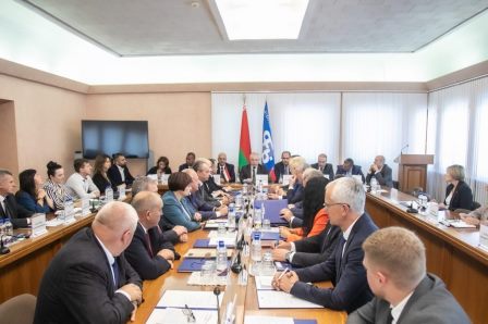 Профсоюзы более десятка стран объединяются в противостоянии коллективному западу